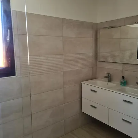 De Soleil A Cerbere, Villa