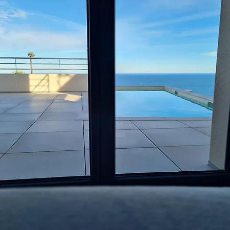 De Soleil A Cerbere, Villa