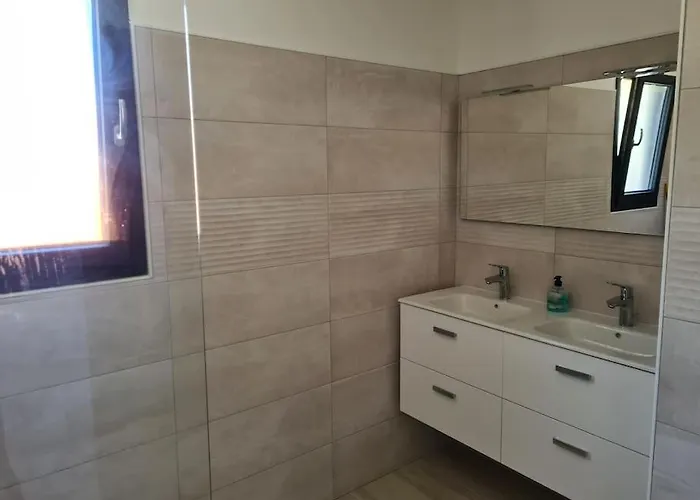 De Soleil A Cerbere, Villa