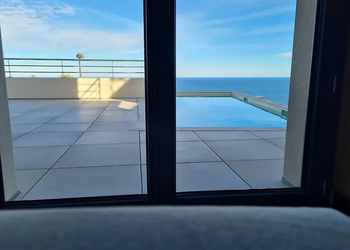 De Soleil A Cerbere, Villa